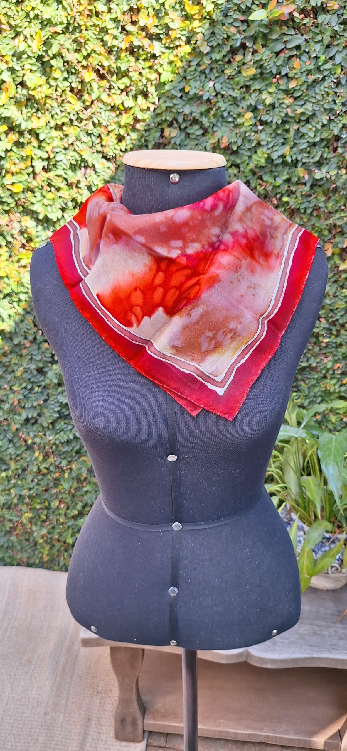 Lenço “Fogo do Outono” – Seda Pura 50x50cm