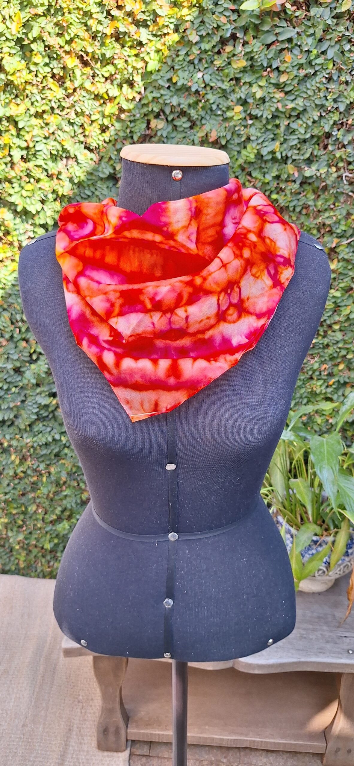 Lenço “Chama Viva” – Seda Pura 50x50cm